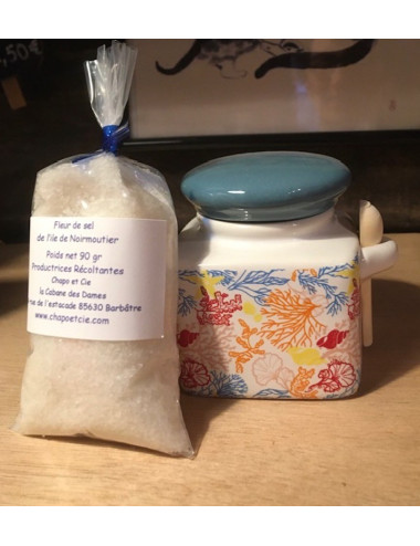 Mini pot cube Motif Fonds Marins avec sa cuillère en bois. Vendu avec un sachet de 90gr de fleur de sel.