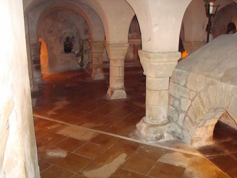 la crypte de l'église de St Philbert à Noirmoutier
